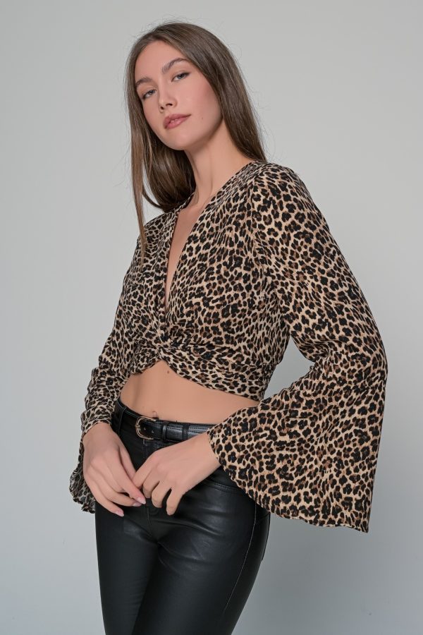 Crop top λεοπάρ με βολάν μανίκι